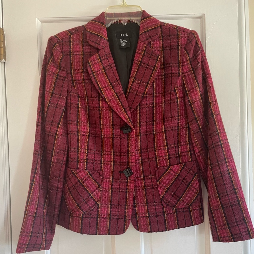 Vintage R Q T Blazer Jacket with Pockets & Square Buttons in wine plaid. Size 8.